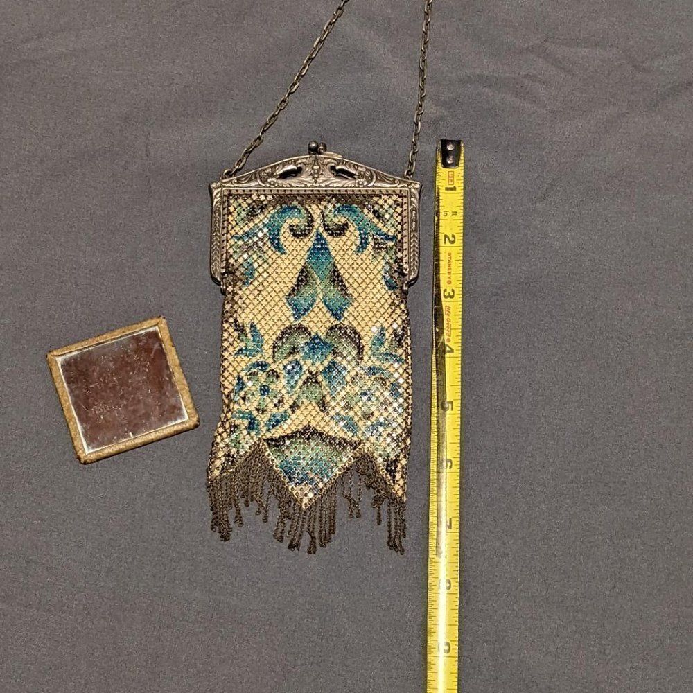 VINTAGE CIRCA 1920'S MANDALIAN MFG CO - ENAMELED FLAPPER BAG W/MIRROR